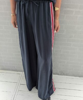 weite Trackpants NAVY – RED