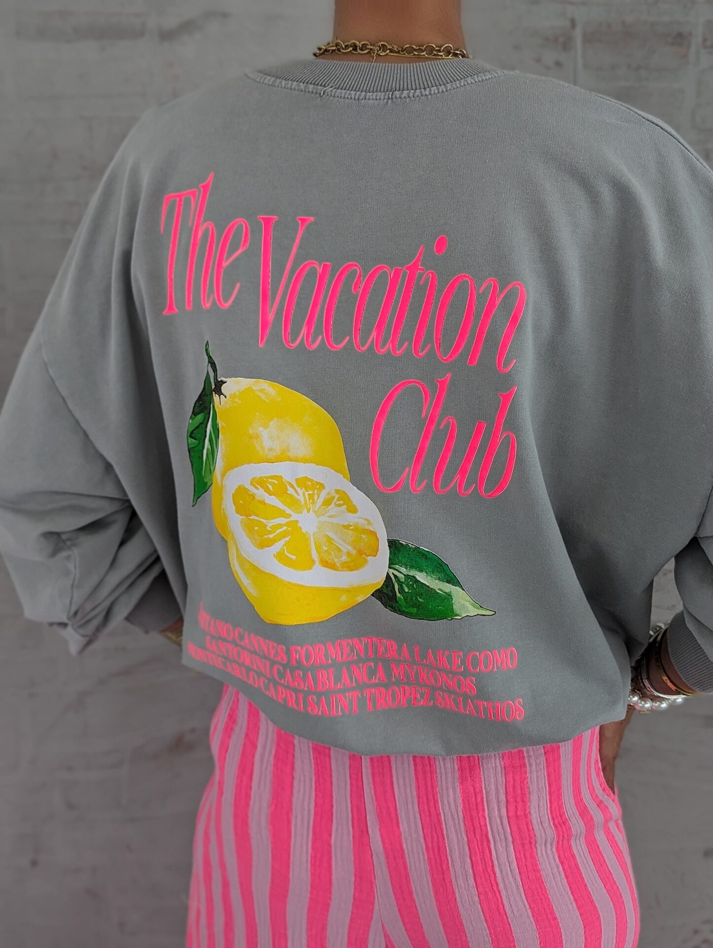 Sweater VACAY CLUB – versch. Farben