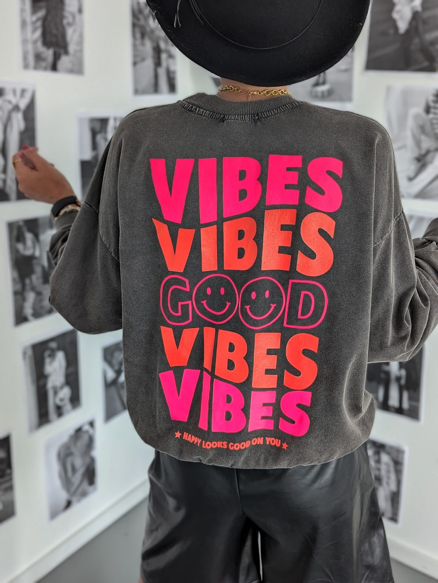 Sweater FEEL THE VIBES – versch. Farben