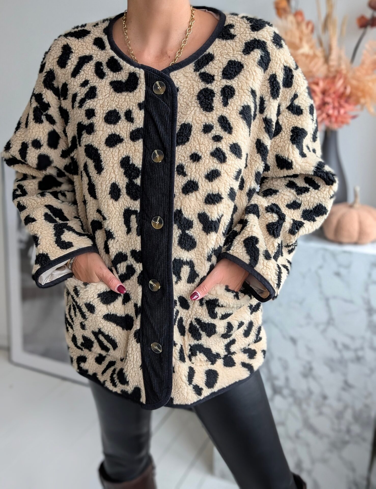 weite Kuscheljacke FUR ME LEO EDITION – versch. Farben